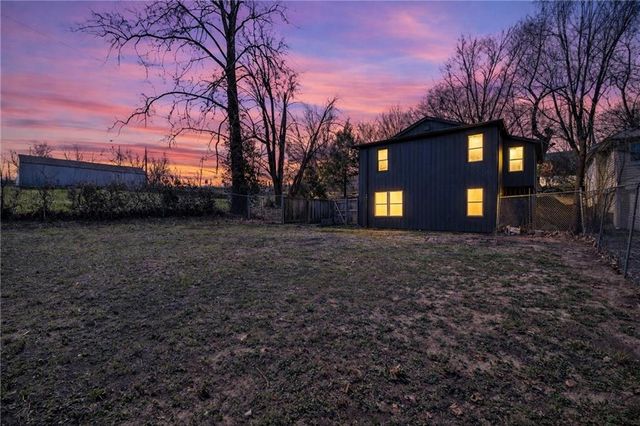 2217 S Cedar Avenue, Independence, MO 64052
