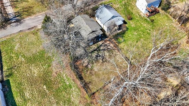 2217 S Cedar Avenue, Independence, MO 64052