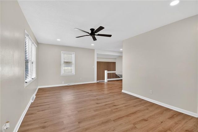 2217 S Cedar Avenue, Independence, MO 64052