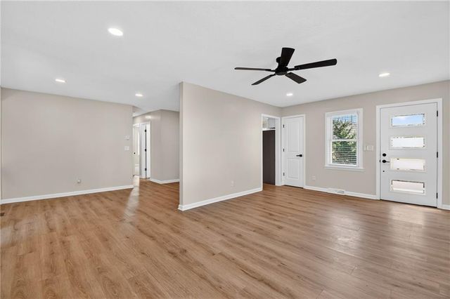 2217 S Cedar Avenue, Independence, MO 64052