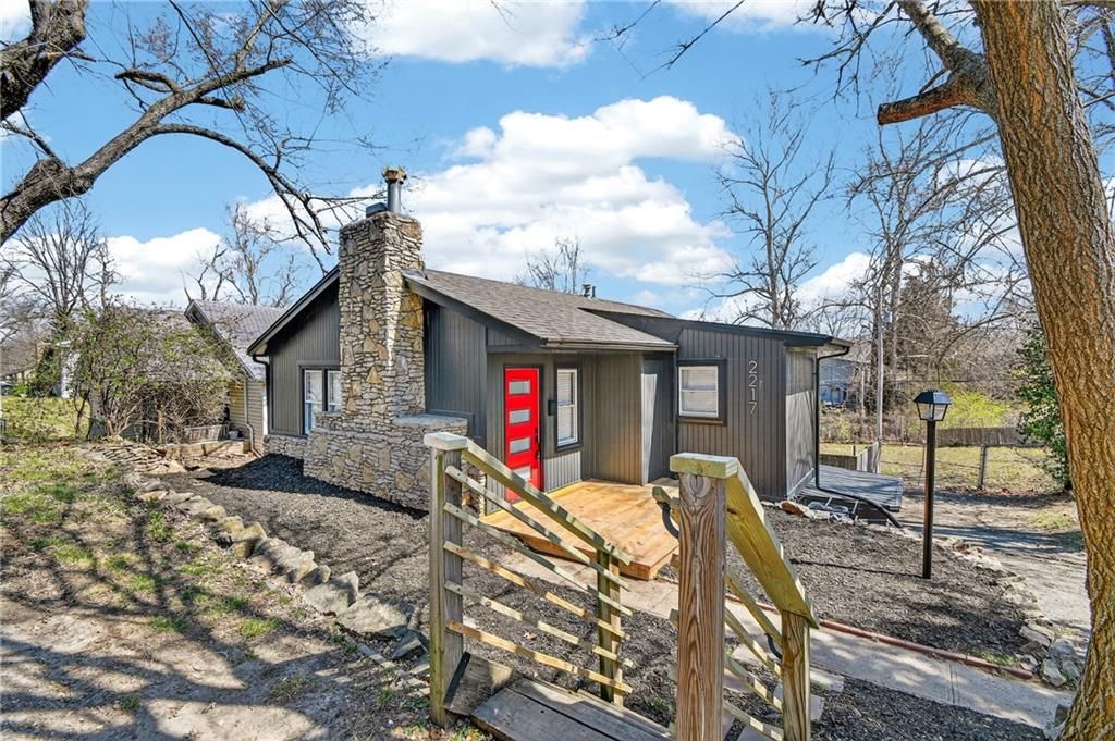 2217 S Cedar Avenue, Independence, MO 64052