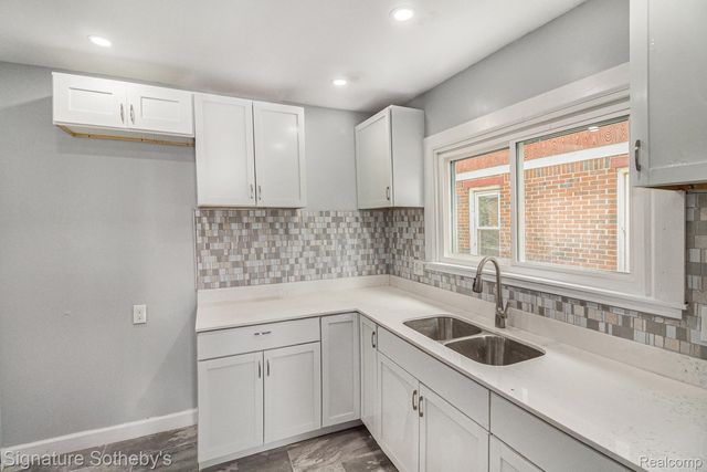 16762 Woodingham Drive, Detroit, MI 48221