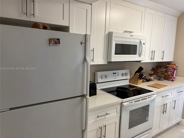 10806 N Kendall Dr P-26, Miami, FL 33176