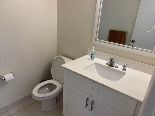 10806 N Kendall Dr P-26, Miami, FL 33176