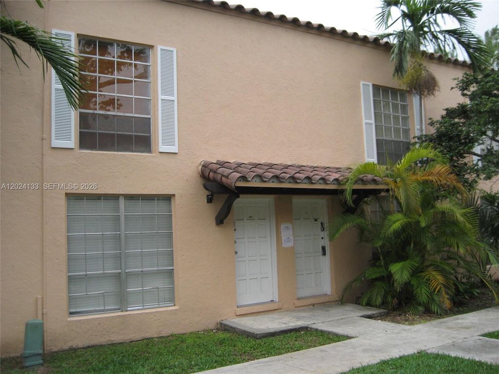 10806 N Kendall Dr P-26, Miami, FL 33176