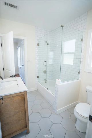 4279 Walton Avenue, Los Angeles, CA 90037