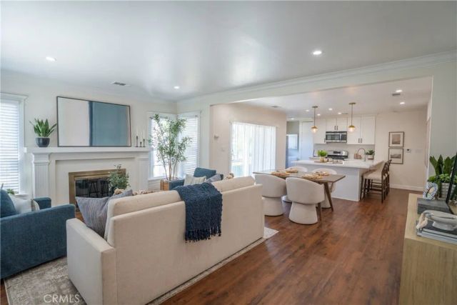 4279 Walton Avenue, Los Angeles, CA 90037
