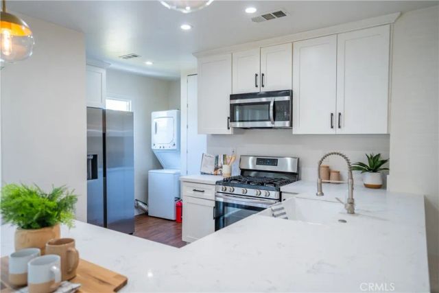 4279 Walton Avenue, Los Angeles, CA 90037