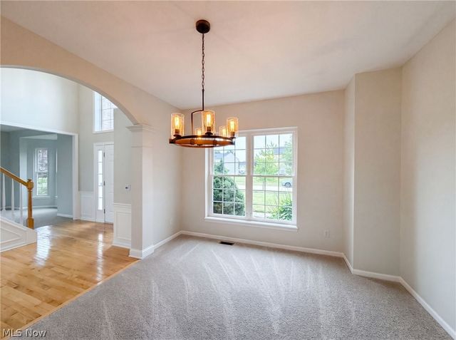 9660 Kingston Trail, Olmsted Falls, OH 44138