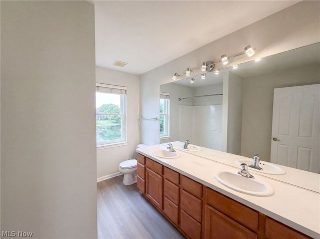 9660 Kingston Trail, Olmsted Falls, OH 44138