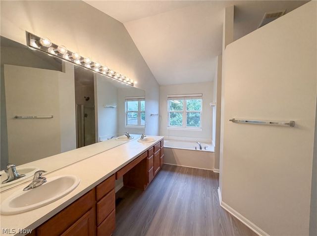 9660 Kingston Trail, Olmsted Falls, OH 44138