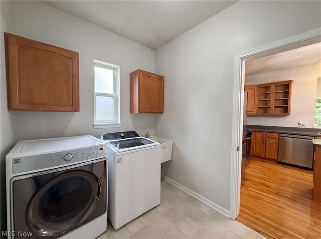 9660 Kingston Trail, Olmsted Falls, OH 44138