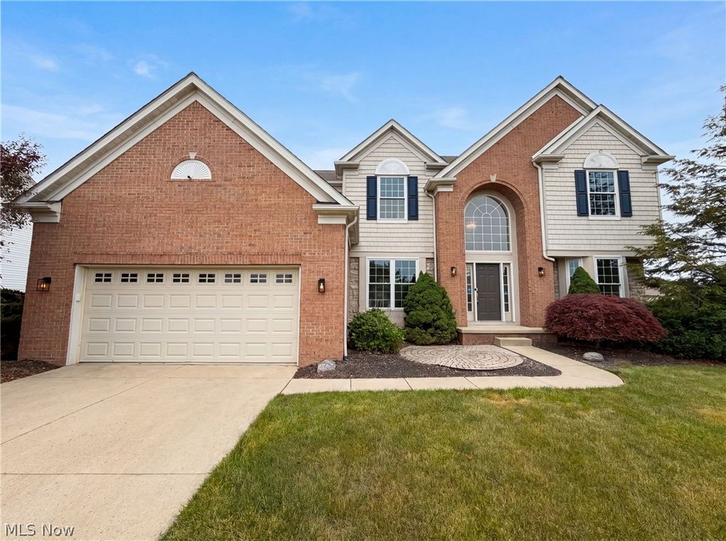 9660 Kingston Trail, Olmsted Falls, OH 44138