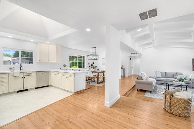 2482 Country Club, Selma, CA 93662