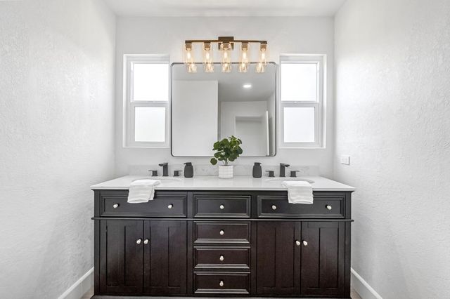 2482 Country Club, Selma, CA 93662