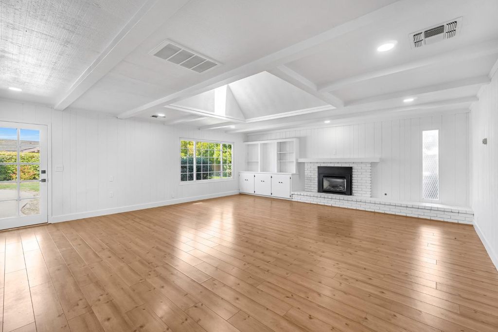 Image 17 of property listing at 2482 Country Club, Selma, CA 93662