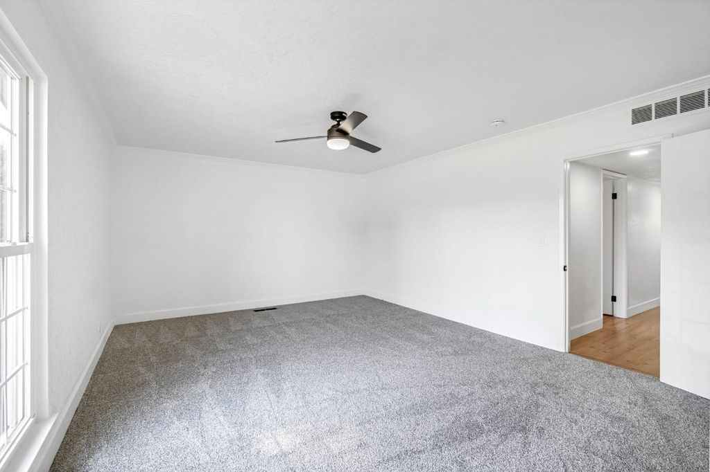 Image 19 of property listing at 2482 Country Club, Selma, CA 93662