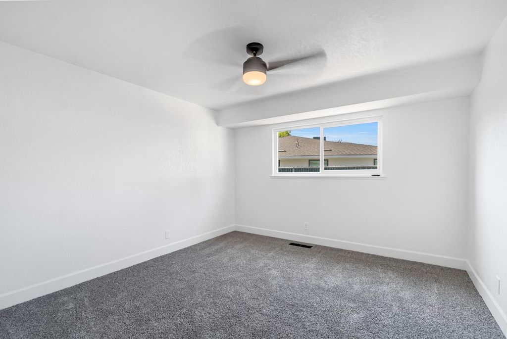 Image 23 of property listing at 2482 Country Club, Selma, CA 93662