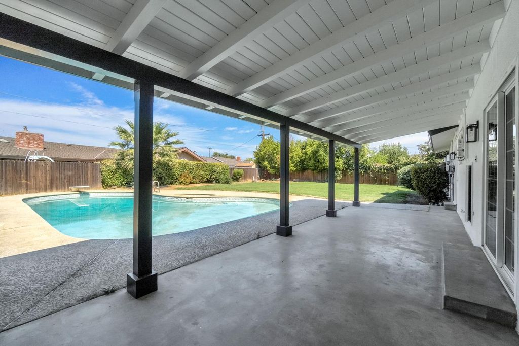 Image 33 of property listing at 2482 Country Club, Selma, CA 93662