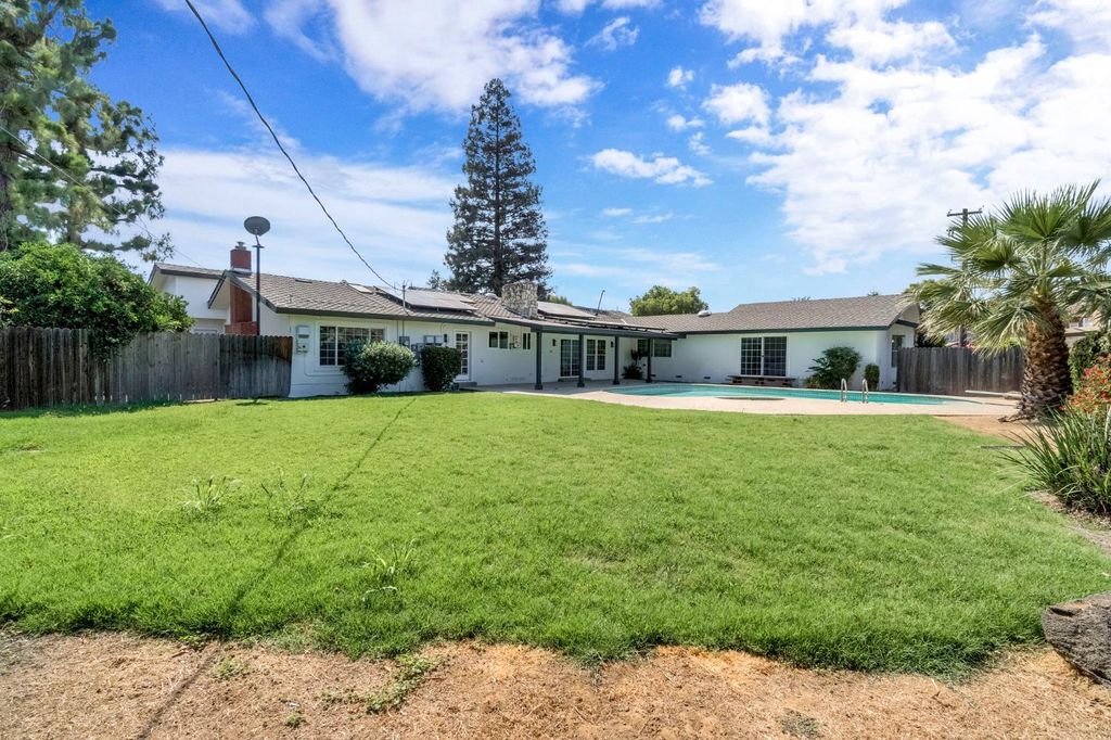 Image 36 of property listing at 2482 Country Club, Selma, CA 93662