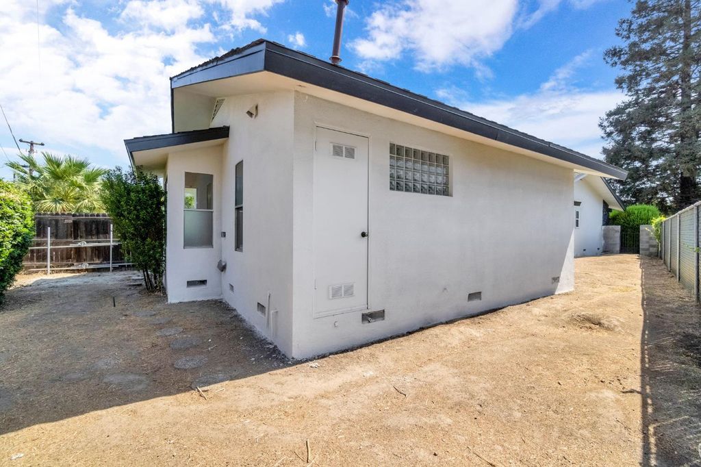 Image 37 of property listing at 2482 Country Club, Selma, CA 93662