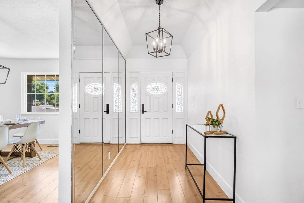 Image 5 of property listing at 2482 Country Club, Selma, CA 93662