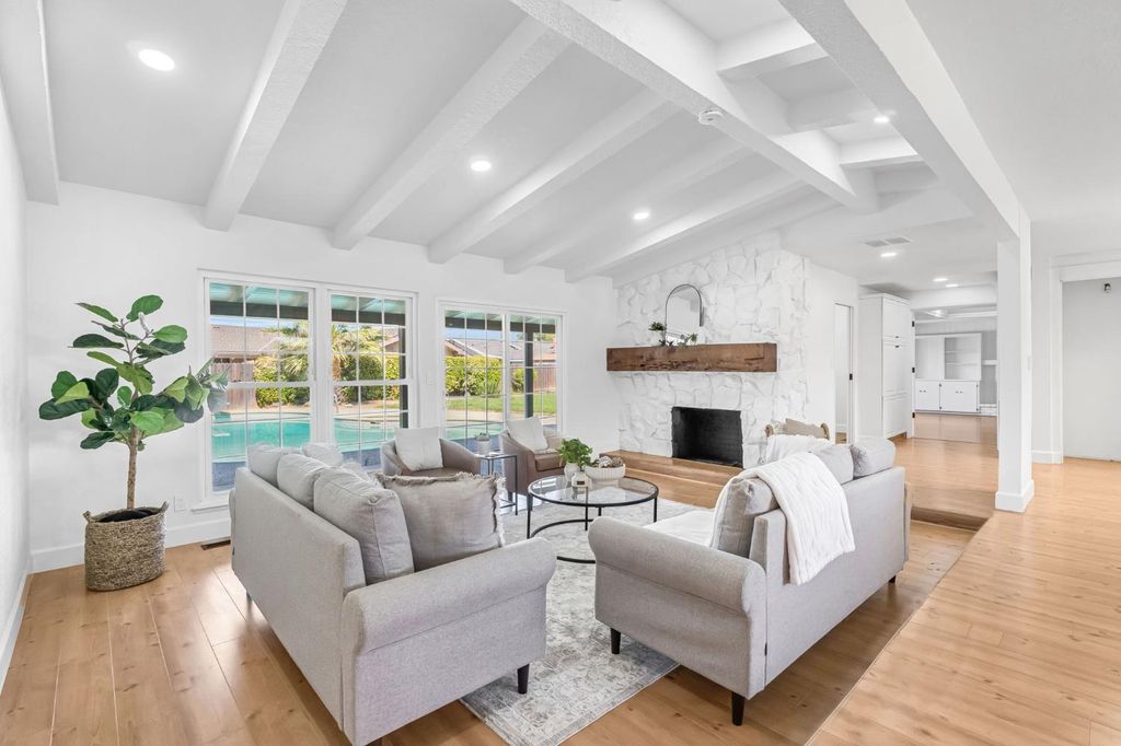 Image 6 of property listing at 2482 Country Club, Selma, CA 93662