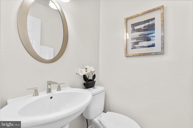 686 COLLEGE PKWY, Rockville, MD 20850