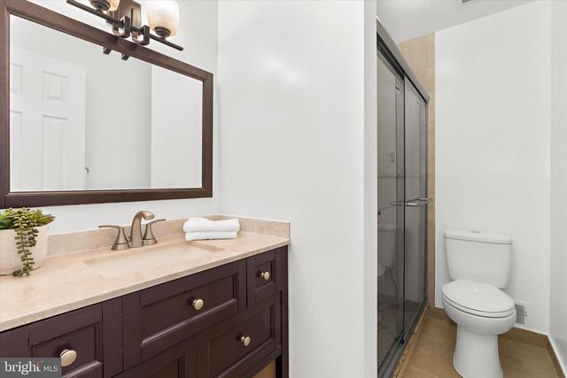 686 COLLEGE PKWY, Rockville, MD 20850