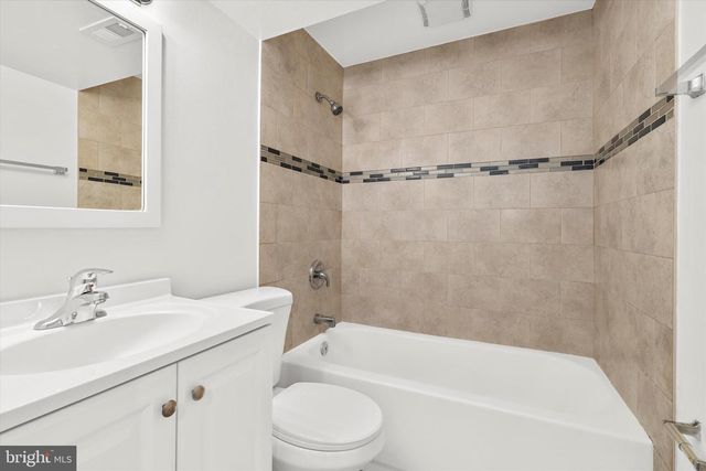 686 COLLEGE PKWY, Rockville, MD 20850