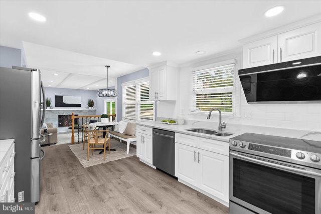 686 COLLEGE PKWY, Rockville, MD 20850