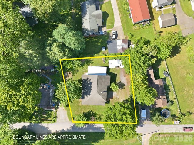 114 Old State Ten Road, Black Mountain, NC 28711