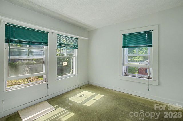 114 Old State Ten Road, Black Mountain, NC 28711
