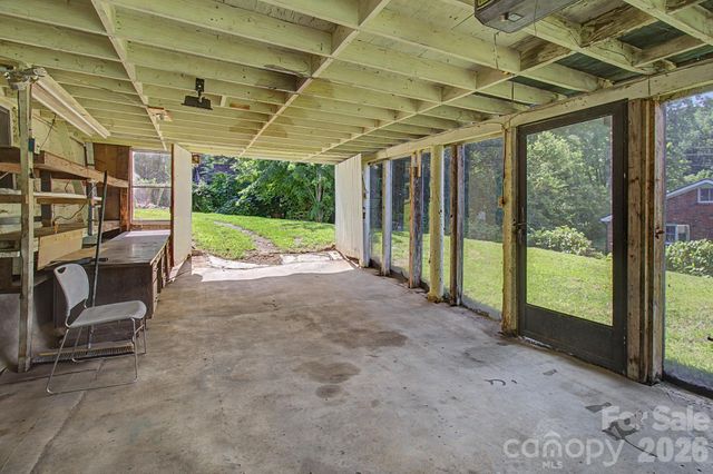 114 Old State Ten Road, Black Mountain, NC 28711