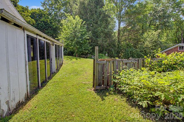 114 Old State Ten Road, Black Mountain, NC 28711