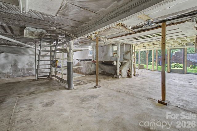 114 Old State Ten Road, Black Mountain, NC 28711