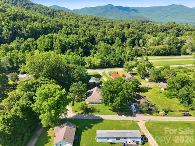 114 Old State Ten Road, Black Mountain, NC 28711