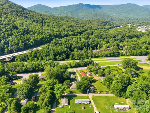 114 Old State Ten Road, Black Mountain, NC 28711