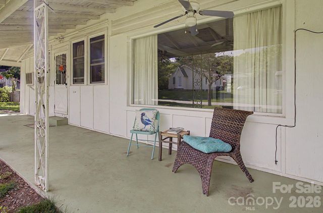 114 Old State Ten Road, Black Mountain, NC 28711