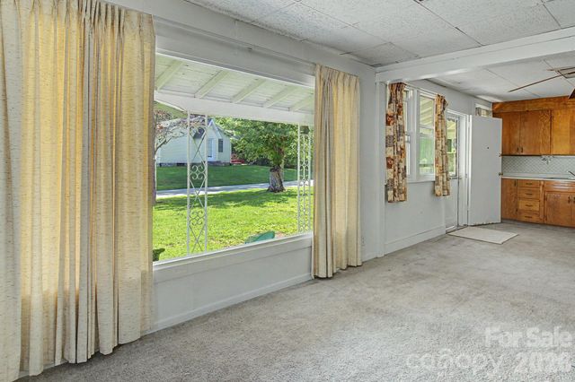 114 Old State Ten Road, Black Mountain, NC 28711