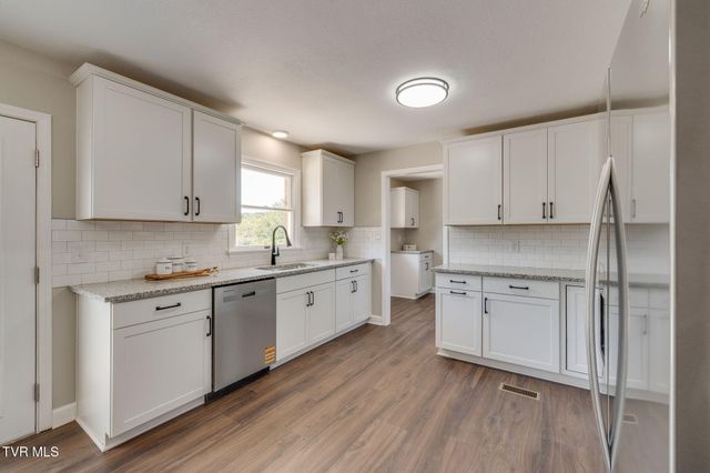 215 Dotson Lane, Church Hill, TN 37642