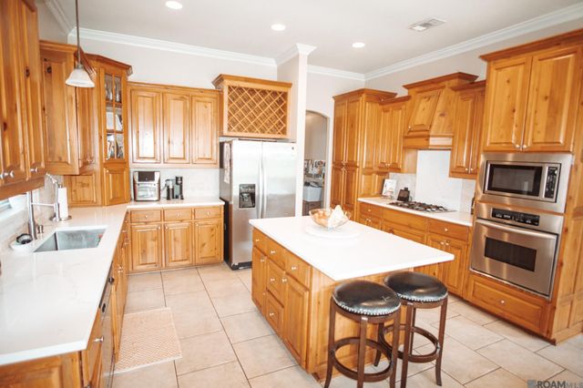16633 Highland Club Ave, Baton Rouge, LA 70817