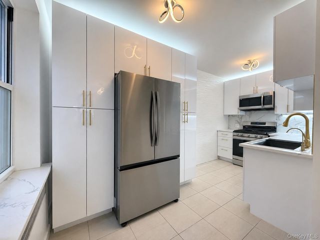 65-70 Booth Street 5E, Rego Park, NY 11374