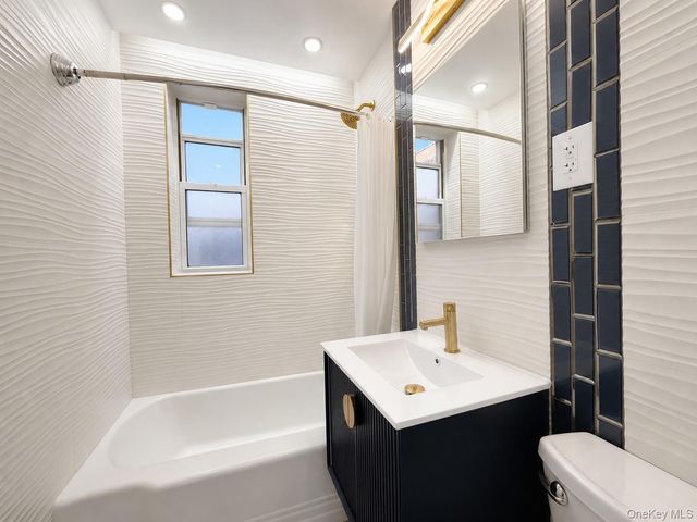 65-70 Booth Street 5E, Rego Park, NY 11374