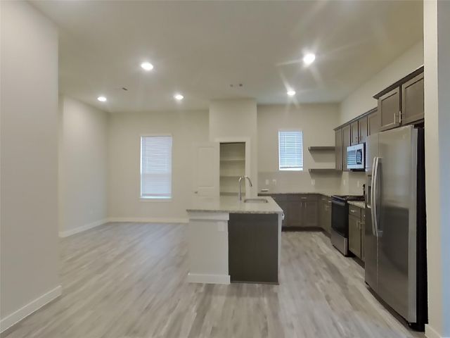 9835 Willow Creek Commerce Drive 304, Tomball, TX 77375