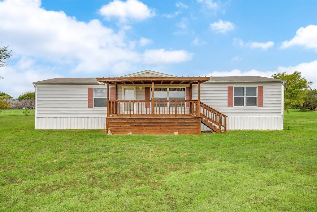 9064 Summit Court E, Cleburne, TX 76033 — exterior