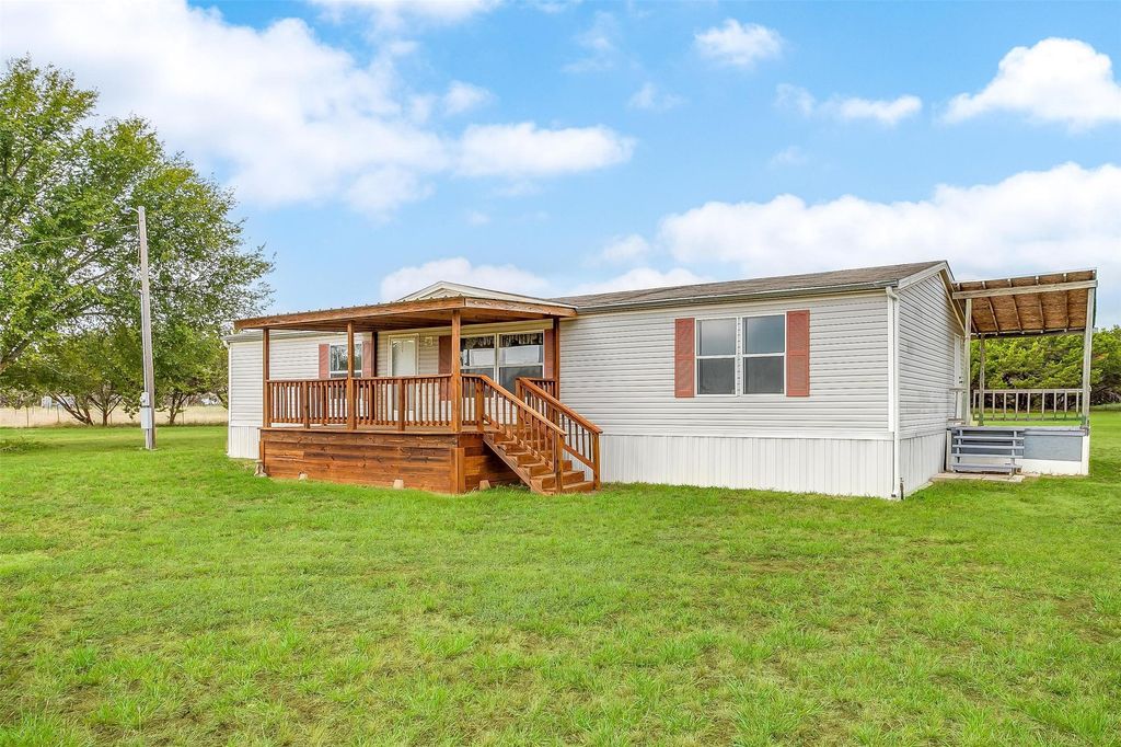 9064 Summit Court E, Cleburne, TX 76033 — photo 2