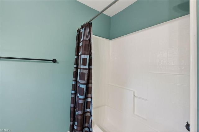 609 Marjorie LN, Chesapeake, VA 23320