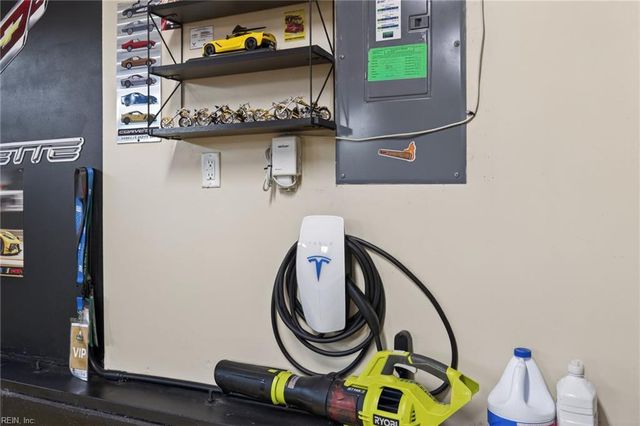 609 Marjorie LN, Chesapeake, VA 23320