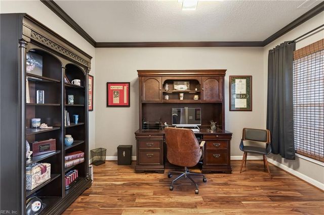 609 Marjorie LN, Chesapeake, VA 23320